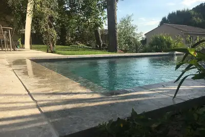 Image de Villa avec piscine à débordement, dans résidence sécurisée, en Provence