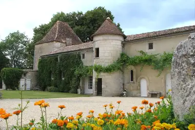 Image de Pavillon de charme dans château de famille - 15km d'Angoulême- 8 personnes