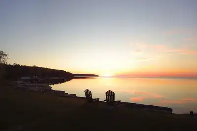 Image de Suite romantique au bord de l'eau avec une vue imprenable sur l'eau (cerise)