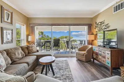 Image de Profitez des vues sur l'océan au 5ème étage depuis le paisible 2br VIlla, à quelques pas de la plage!