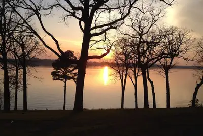 Image de Beau cadre! Privé, Rambling House sur une superficie boisée