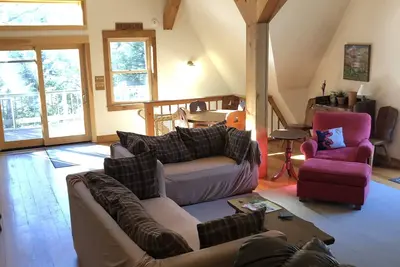 Image de Très bien situé pour le ski, randonnée, baignade et de détente! Salle de séjour spacieuse!