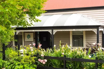 Image de Stay Social Bendigo - Maison d'hôtes primée avec 7 chambres à coucher - Soyez surpris!