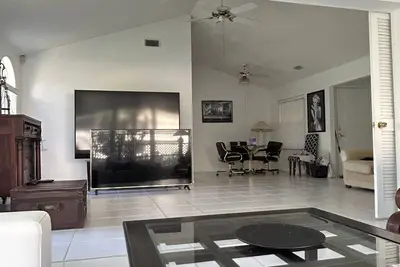 Image de Accueil Next To Img Academy