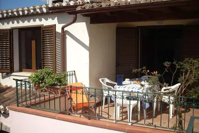 Image de Maison avec vue imprenable sur la mer, à 500 mètres de la plage et les falaises.