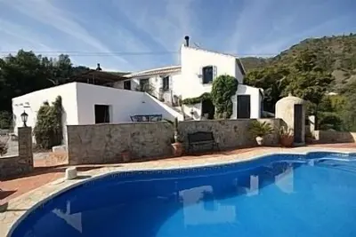 Image de \"Finca\" de luxe avec piscine privée dans le 'campo'