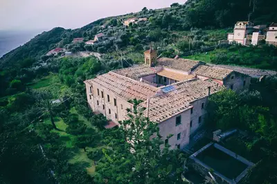 Image de « Ex Convento | maison avec jardin » est dans un bel ancien couvent du 17ème siècle.