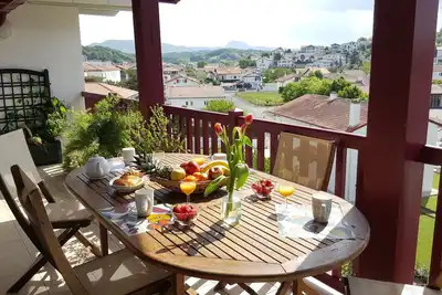 Socoa Lodge Luxueux T5 terrasse sud 36m2 Billard, Wifi, Plage de Socoa à 50m.
