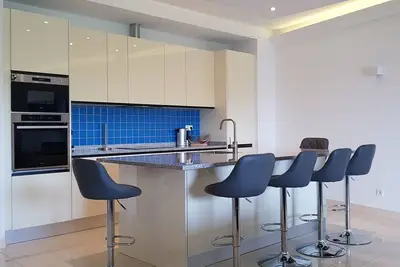 Image de Grand appartement 3 chambres récemment rénové avec vue sur la piscine et WiFi