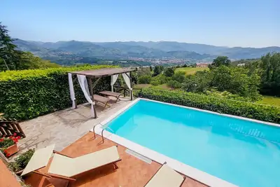 Image de Cottage and house, private pool, hot tub, stunning views. Wifi. Ideal for groups