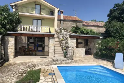 Image de Villa avec piscine dans un pittoresque d'Istrie Village