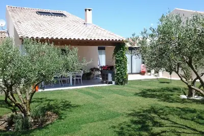 Image de grande maison sur colline à 5 mn du Cv de Nimes