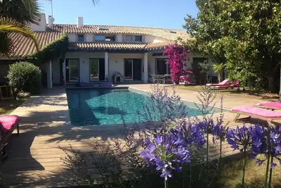Image de Loue Villa moderne de 300 M2 Grande piscine bio Uv chauffée Jardin 1200m2