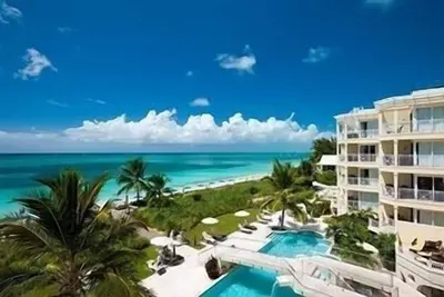 Image de Windsong - Grace Bay Beachfront Condo 2 chambres sur le récif