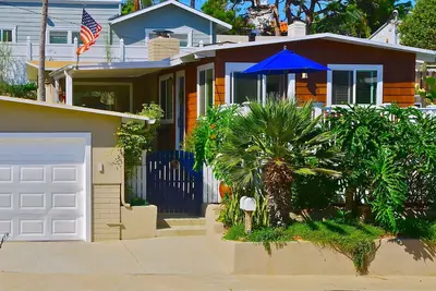 Image de Beach Cottage avec cour privée, à pied de la plage, Linda Lane Park, Downtown