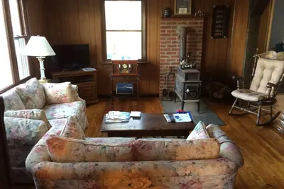 Image de Mignon Mountain Cod Cape Cod sur 1. 3 acres, climatisation centrale et chauffage au fuel!