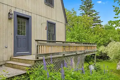 Image de Charmante, grande maison d'escapade avec piscine, parfaite pour les groupes et les familles