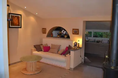 Image de Trés bel appartement en rez de jardin entièrement climatisé