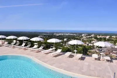 Image de Piscine, jardin, centre 700 m, 2 terrasses  vue mer, mer à 8 min, 4 couchages