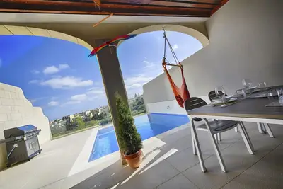 Image de Appartement de luxe de trois chambres avec piscine privée