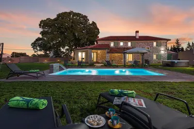 Image de Belle maison Ă Sajini avec jacuzzi
