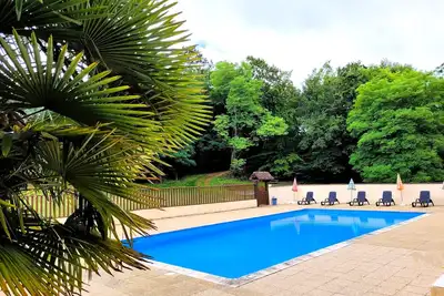 Gîte 2 chambres, 5 à 7 personnes à Sarlat. Piscine chauffée. Wifi gratuit.