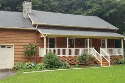 Image de Mountain Home 2 Milles À Boone Sur Howards Creek, près de Asu, Tweetsie, & Skiing