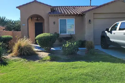 Image de Coachella Fest & Stagecoach Maison seulement pâtés de maisons