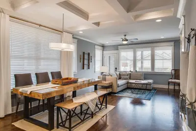 Image de Maison de luxe à 12 minutes du centre-ville de Nashville!