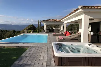Image de Villa Luxueuse Avec Piscine Chauffee Et Magnifique Vue Mer Et Golfe D'Ajaccio
