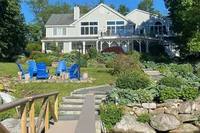 Image de Candlewood Lake Perfection: Grande maison avec piscine sur le lac pour 13-19 personnes.