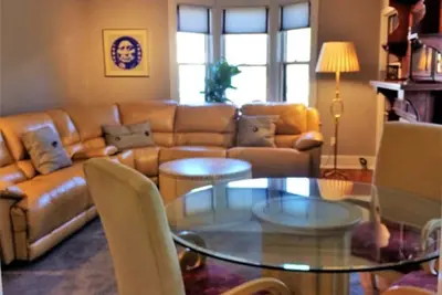 Image de Appartement spacieux à l'étage de la maison historique