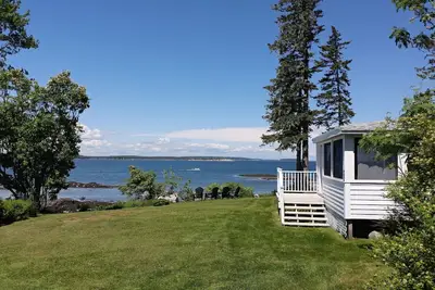 Image de Une vue imprenable sur Ocean's Edge. Une véranda et une zone de plage rare.