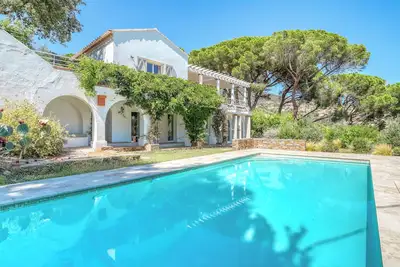 Image de Superbe villa vue mer avec piscine et jardin paysagé