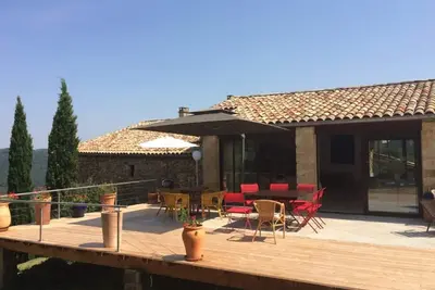 Image de Large house between tradition and modernity