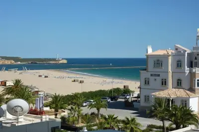 Image de T-2 Praia da Rocha - 1ère ligne de plage avec vue sur la mer et un garage