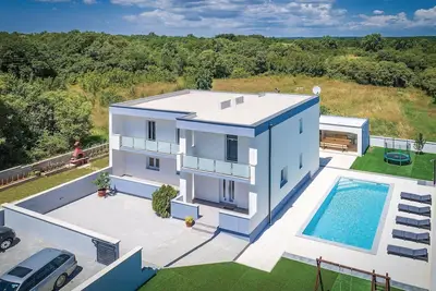 Image de Belle maison à Loborika avec WiFi