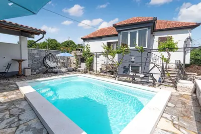 Image de Belle maison Ă Danilo avec jacuzzi