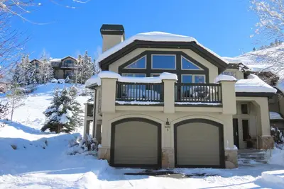 Image de Maison de villégiature spacieuse avec vues - Promenade ou navette privée pour lever
