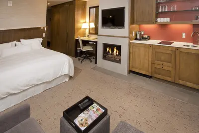 Image de Platinum Studio, Ski in / out, visages Sw à la piscine et Bc Mountain View, Ski Valet