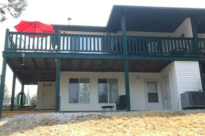 Image de Emplacement spacieux incroyable avec quelque chose pour tout le monde! !