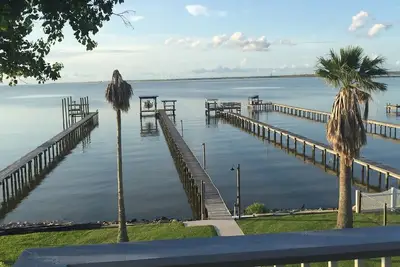 Image de Waterfront Bay House avec 350 'Jetée de pêche éclairée