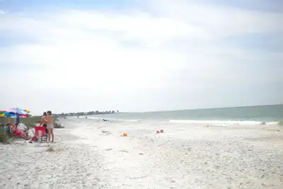 Image de Island Paradise avec plage de sable blanc, bateau gratuit et ferry gratuit