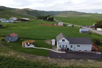 Image de Cabane complètement rénovée dans la paisible communauté de Berne. Minutes à Bear Lake