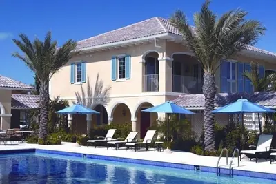 Image de Villa 1 Chambre, 1 Salle de Bains Piscine / Jardin