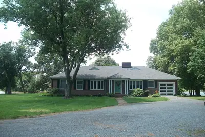 Image de Maison paisible de Cambridge sur Jenkins Creek