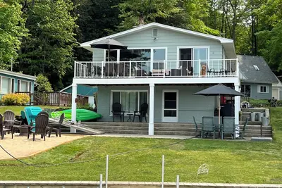 Image de Lakefront Cottage sur le magnifique lac pierreux