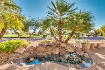 Image de Elégant Desert Living in Pebblecreek Resort, Parcours de golf / Lac Lot - Golf Cart
