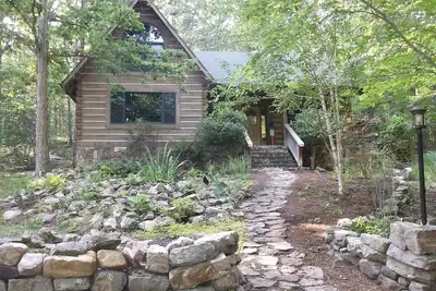 Image de Sylvan Keep - Maison en bois rond de luxe très privée sur 18 acres de forêt nationale adjacente