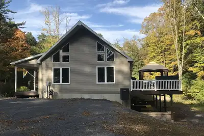 Image de 4 Br * 2 Ba * Capacité d'accueil 12 * Raystown Lake * Parking pour bateau * 45 min à Psu!